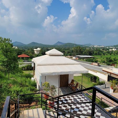 Aura Gold Resort Udaipur Bagian luar foto