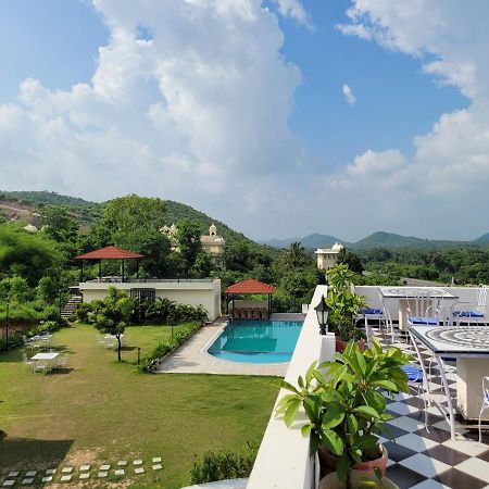 Aura Gold Resort Udaipur Bagian luar foto