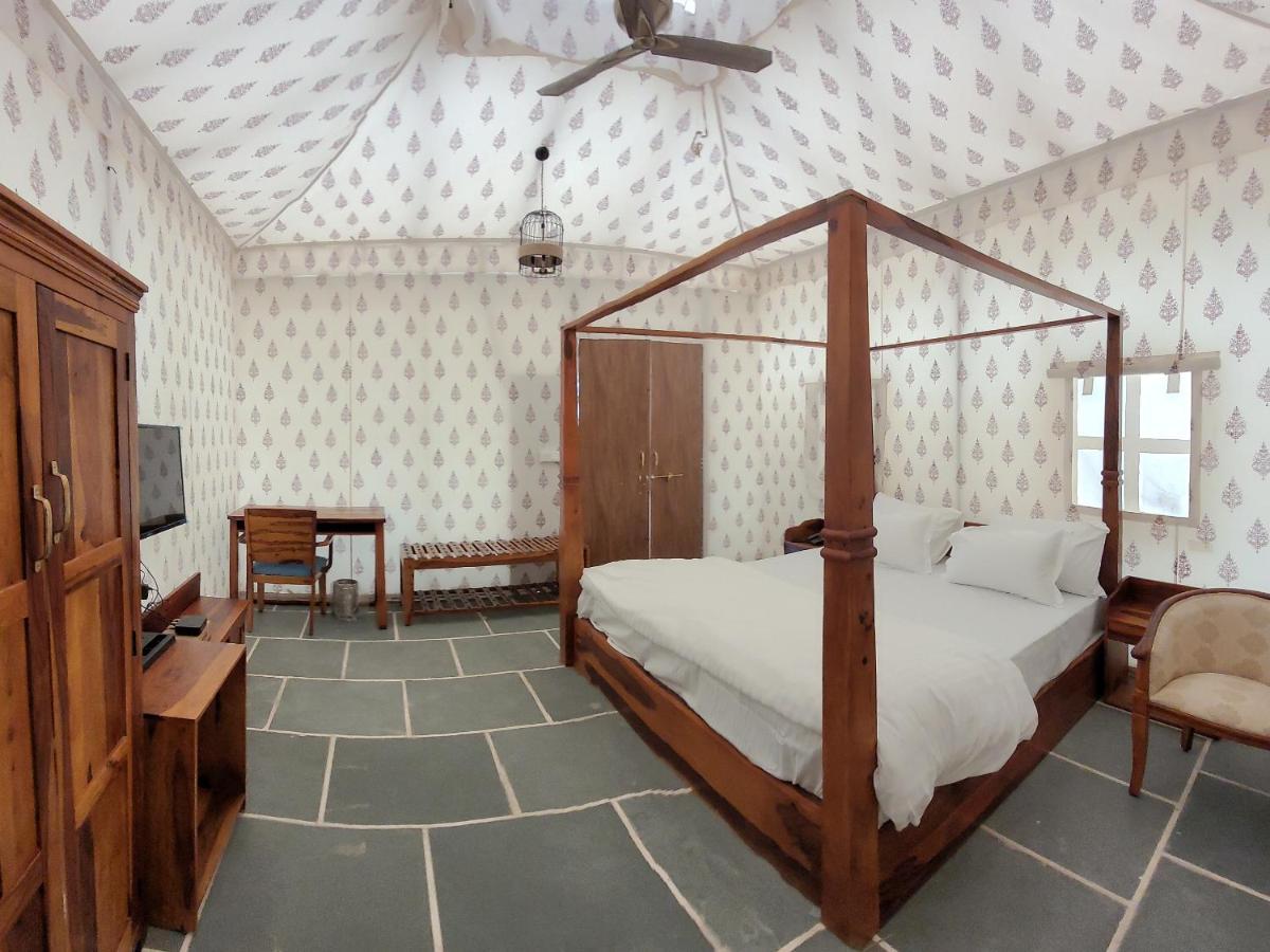Aura Gold Resort Udaipur Bagian luar foto