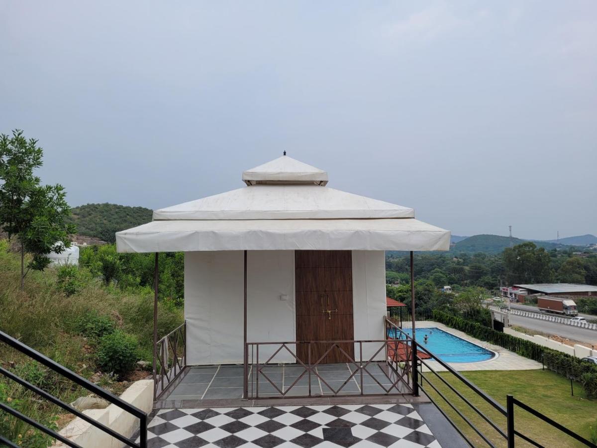 Aura Gold Resort Udaipur Bagian luar foto