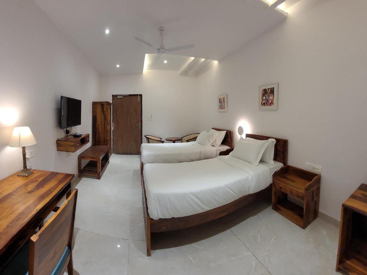 Aura Gold Resort Udaipur Bagian luar foto