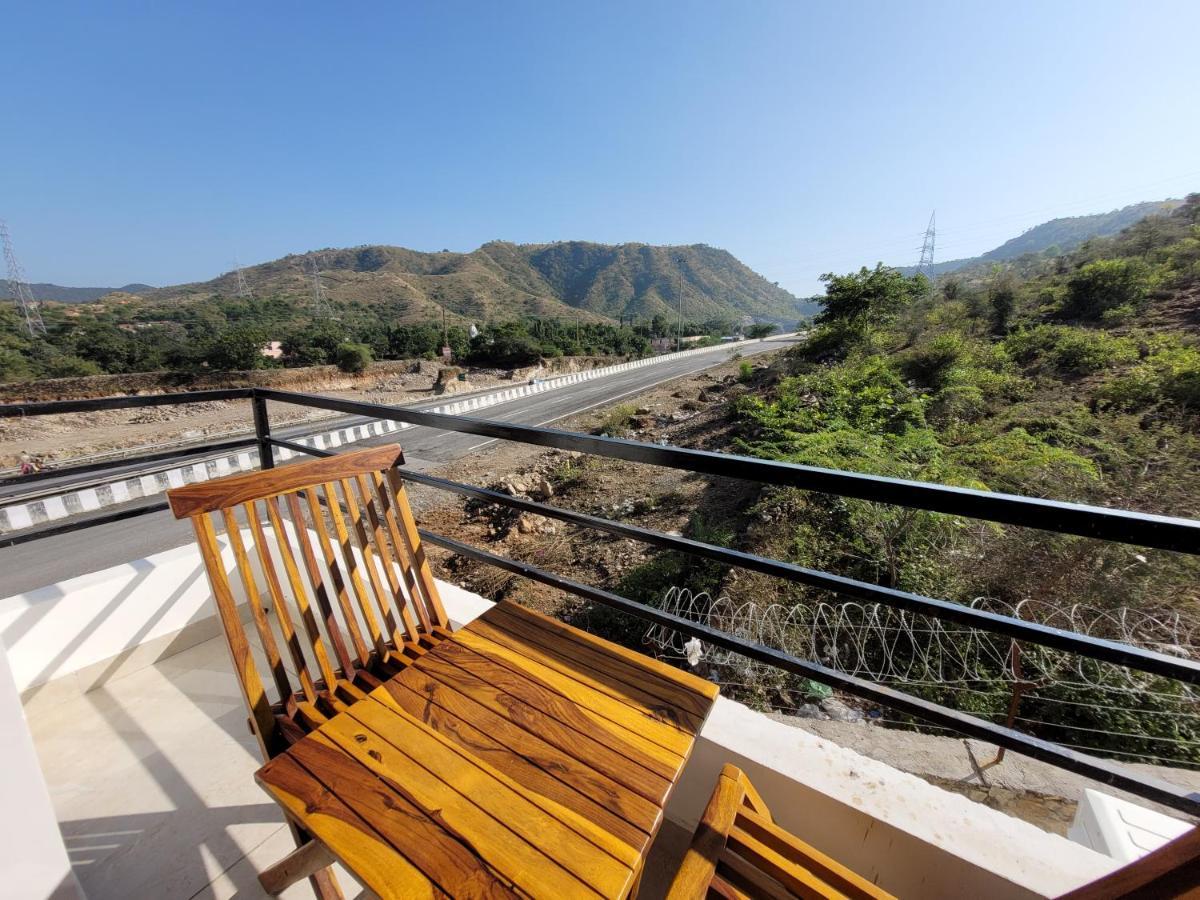 Aura Gold Resort Udaipur Bagian luar foto