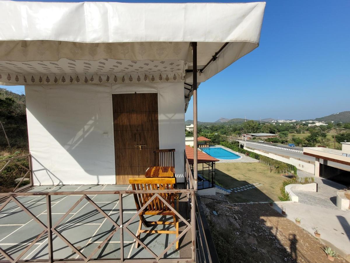 Aura Gold Resort Udaipur Bagian luar foto