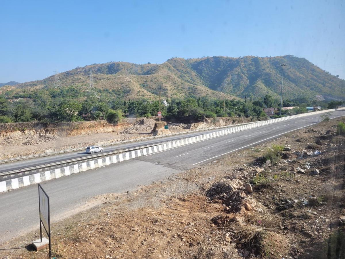 Aura Gold Resort Udaipur Bagian luar foto