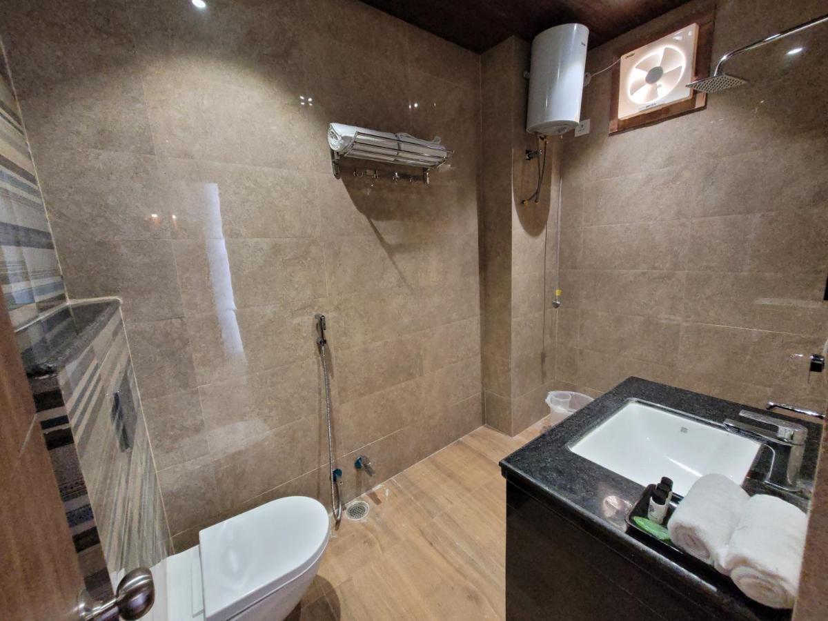Aura Gold Resort Udaipur Bagian luar foto