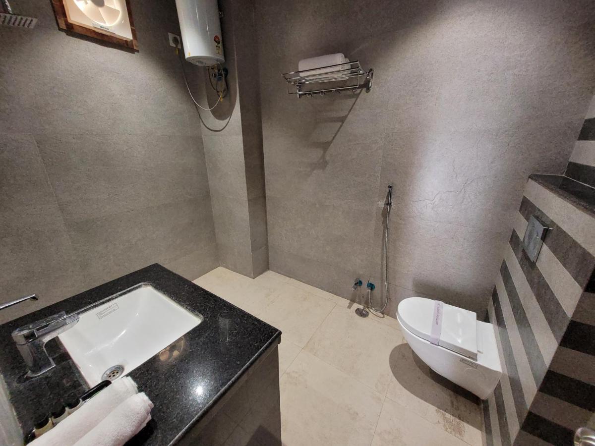 Aura Gold Resort Udaipur Bagian luar foto