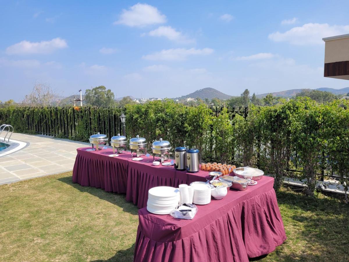Aura Gold Resort Udaipur Bagian luar foto