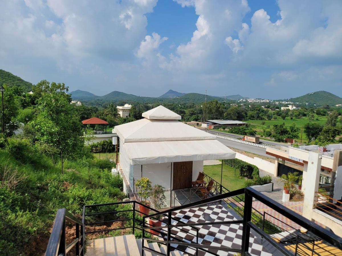 Aura Gold Resort Udaipur Bagian luar foto
